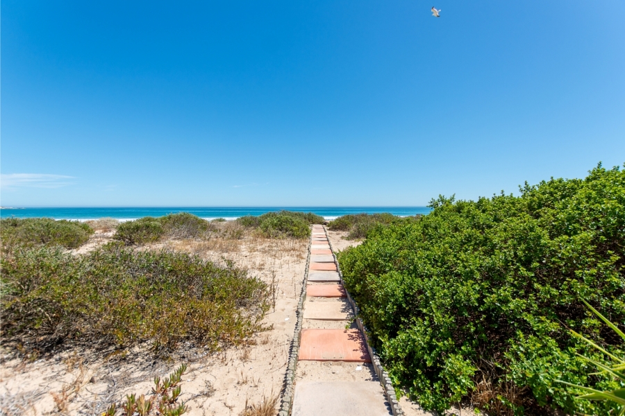 5 Bedroom Property for Sale in Golden Mile Western Cape